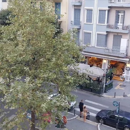 Lovely In The Heart Of Center * Szaloniki