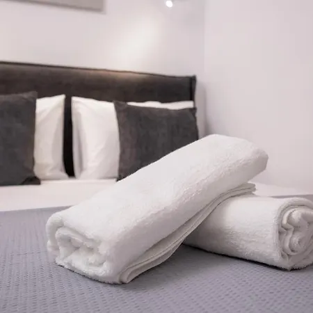 Lovely In The Heart Of Center Apartment *